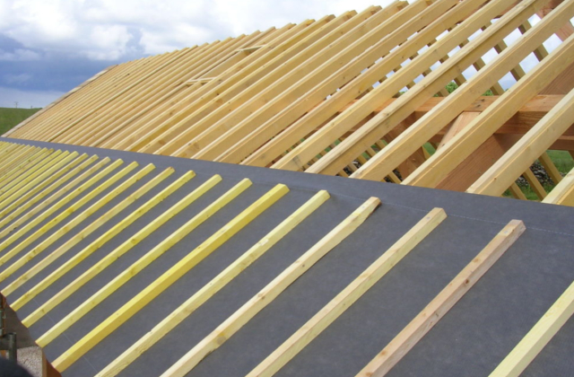 Pose d'un écrand sous toiture par RM Rénov